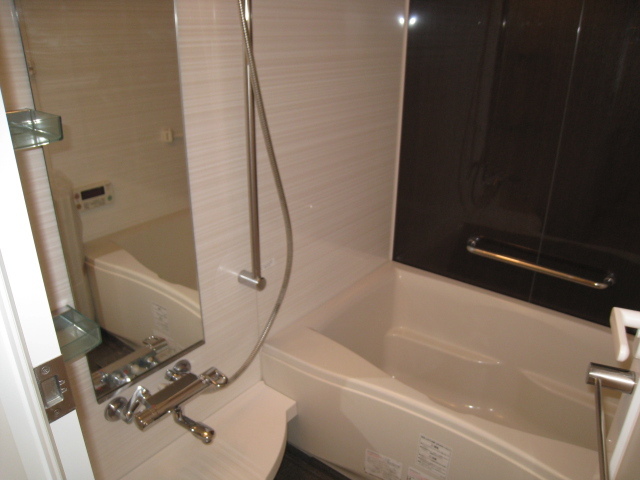 バス・シャワールーム　浴室乾燥機付きバスルーム