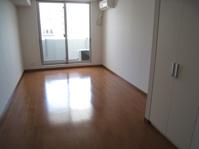 居室・リビング　南向きの洋室１０帖