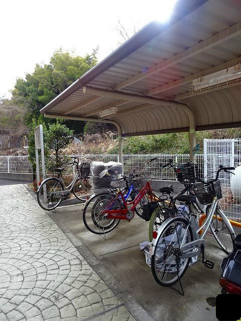 その他共有部分　屋根付の駐輪場完備です。