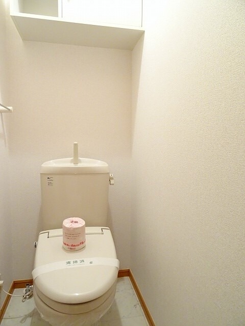 トイレ　ウォシュレット完備です。