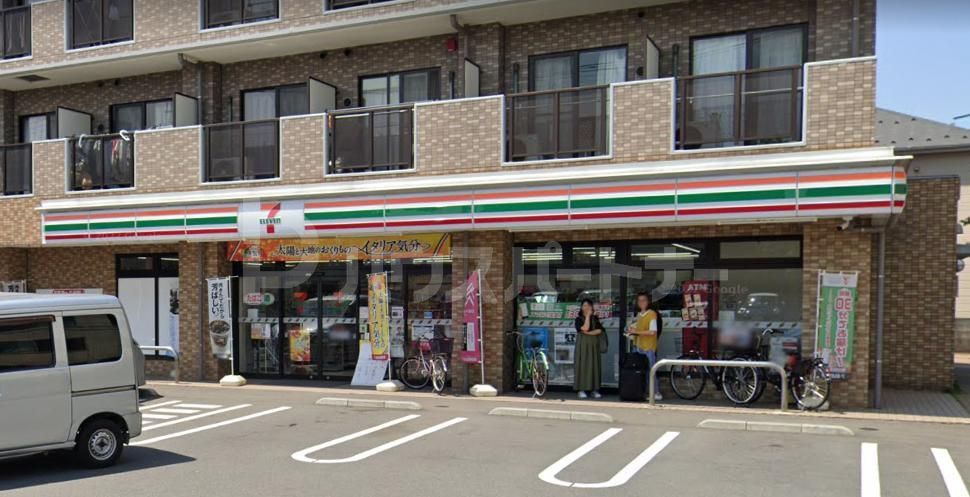 コンビニ　セブンイレブン練馬春日町5丁目店（コンビニ）まで550m