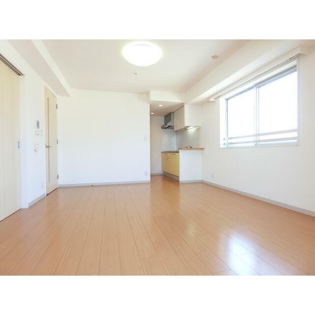 居室・リビング　※別部屋の参考写真です。