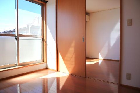 居室・リビング　室内