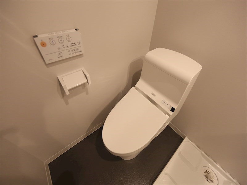 トイレ　温水洗浄暖房便座付トイレ
