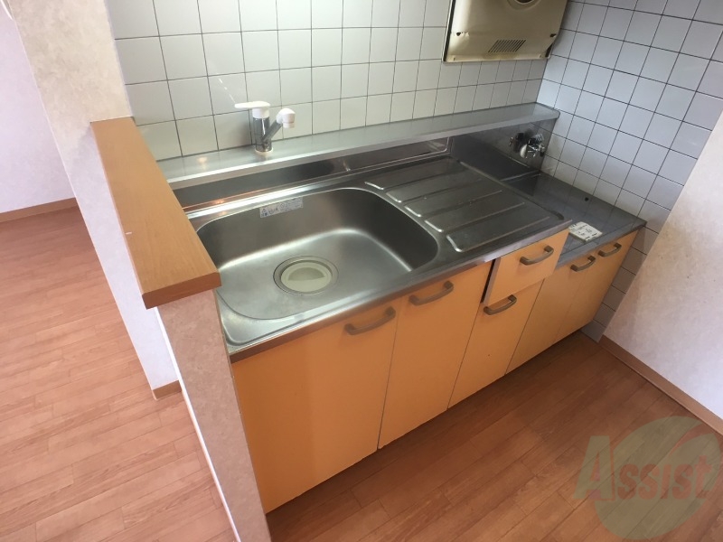 キッチン　洗い場が大きくて洗い物もしやすそうです。