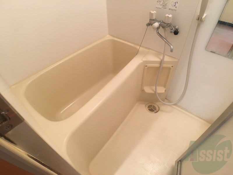 バス・シャワールーム　お風呂になります。一日の疲れを癒してくださいね。