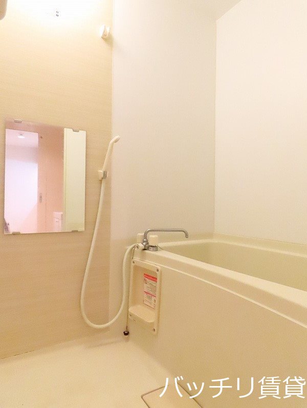 バス・シャワールーム　画像は同型タイプの為現状を優先致します。