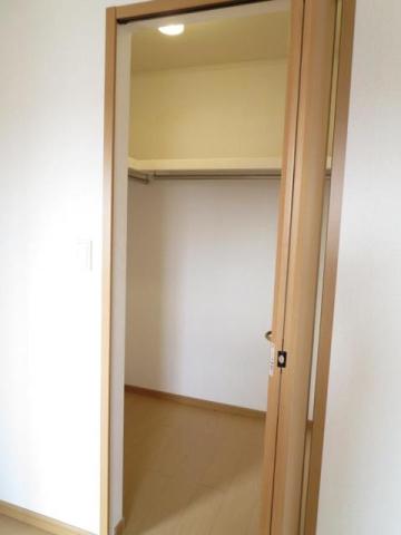 収納　※同タイプ部屋の写真です。