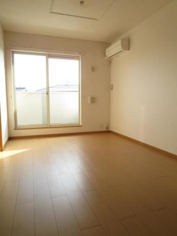 居室・リビング　※同タイプ部屋の写真です。