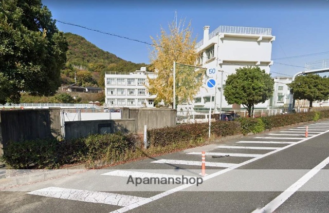 小学校　装港小学校（小学校）まで886m