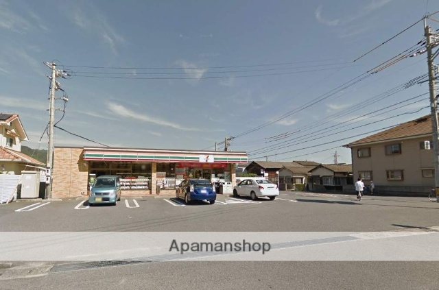 コンビニ　セブンイレブン（コンビニ）まで817m