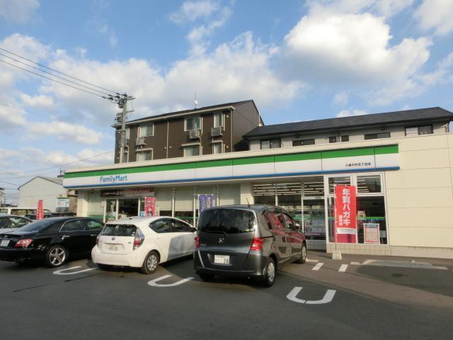 コンビニ　ファミリーマート（コンビニ）まで130m