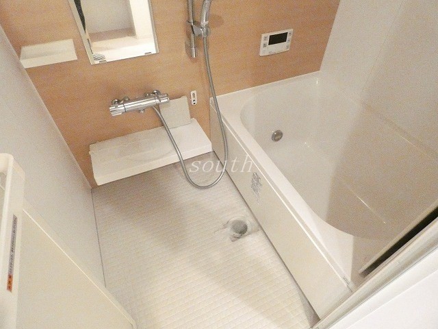 バス・シャワールーム　浴室乾燥機付きのお風呂