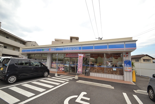 コンビニ　ローソン府中町本町一丁目店（コンビニ）まで242m