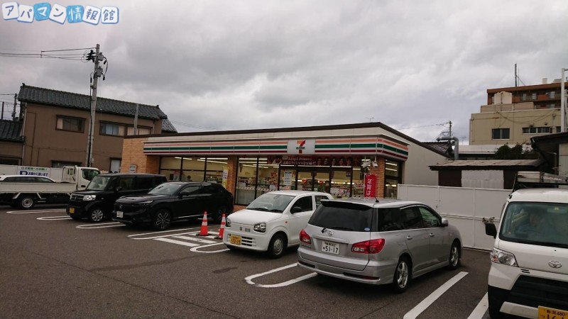 コンビニ　セブンイレブン新潟横七番町通店（コンビニ）まで615m
