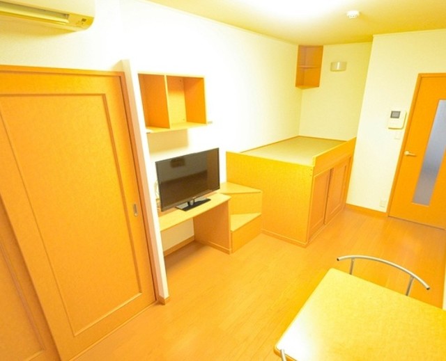 居室・リビング　別部屋参考写真です。