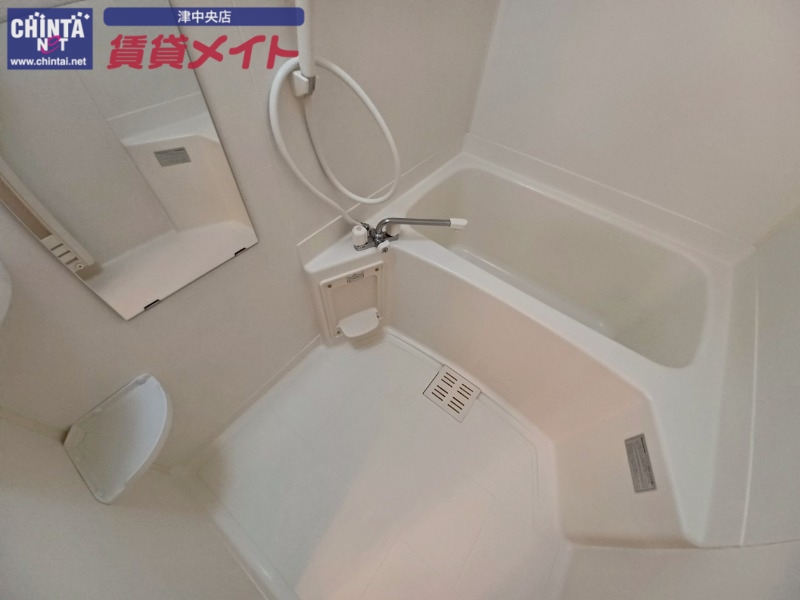 バス・シャワールーム　同物件別部屋写真