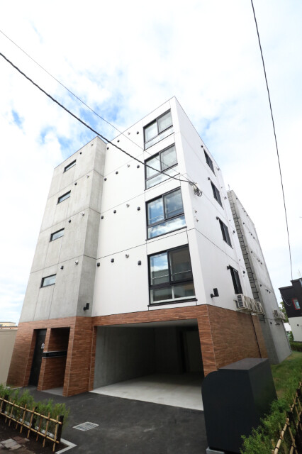 建物外観　エレベーター付き♪