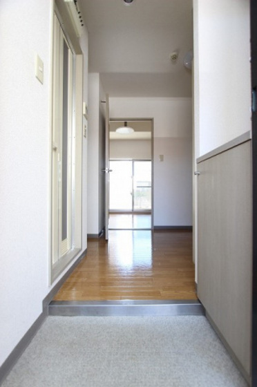 玄関　※別部屋の写真です