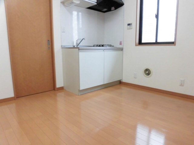 居室・リビング　使いやすい形の為、レイアウトを楽しめます♪