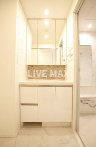 洗面設備　反転タイプです