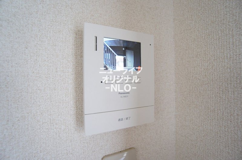 セキュリティ　室内から訪問者を目視できるTVモニターホン付で急な来客時も安