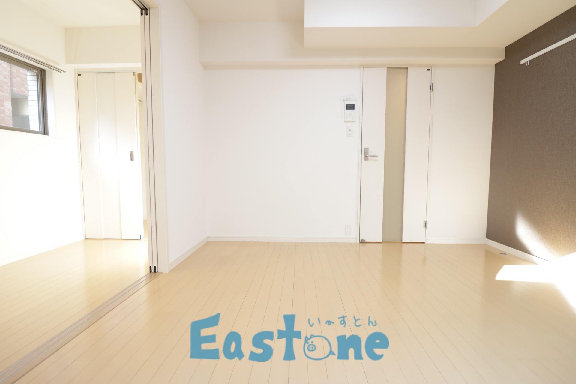 居室・リビング　寝室と使い分けできるサービスルームが便利！