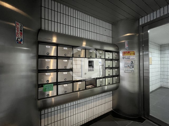 エントランス　ティーホームズ新大阪　エントランス