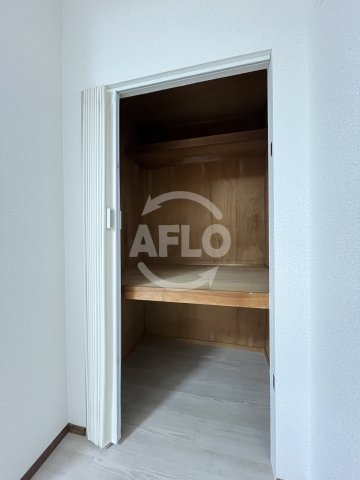 収納　ティーホームズ新大阪　クローゼット