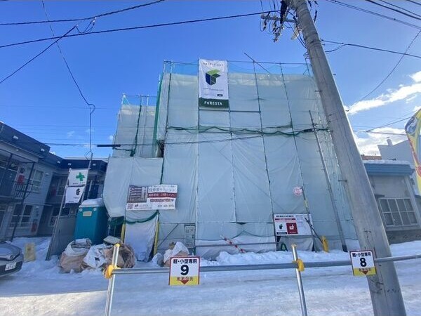 建物外観　建設中