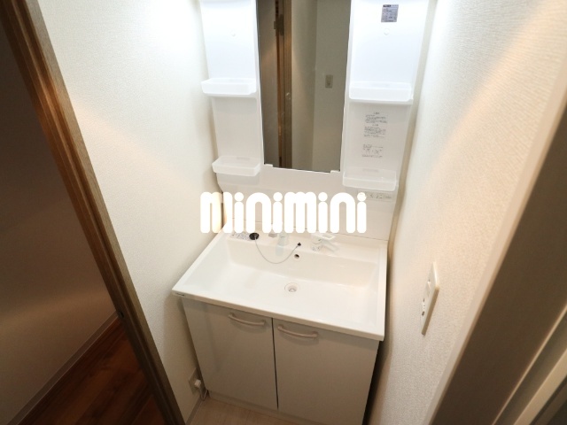 洗面設備　シャワー付き洗面化粧台