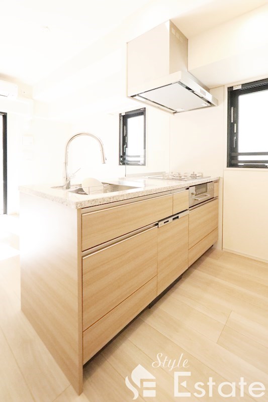 キッチン　システムキッチン・ガス三口コンロ