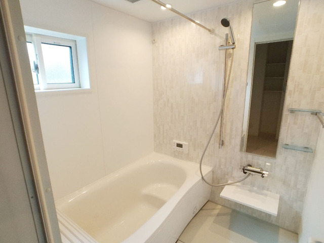 バス・シャワールーム　バスルーム