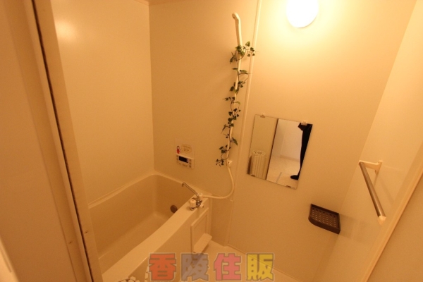 バス・シャワールーム　一日の疲れを癒してください。