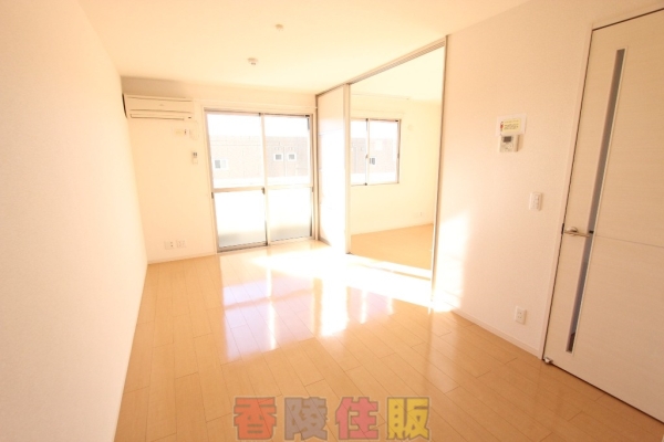 居室・リビング　日当たり良好!