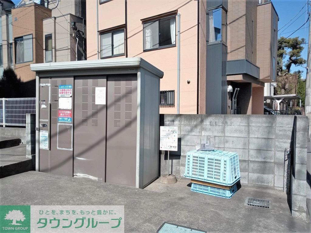 エントランス　ゴミ置き場