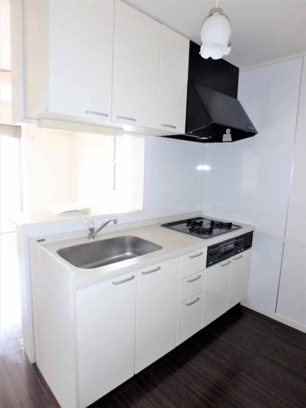 キッチン　３口コンロ付きシステムキッチン！