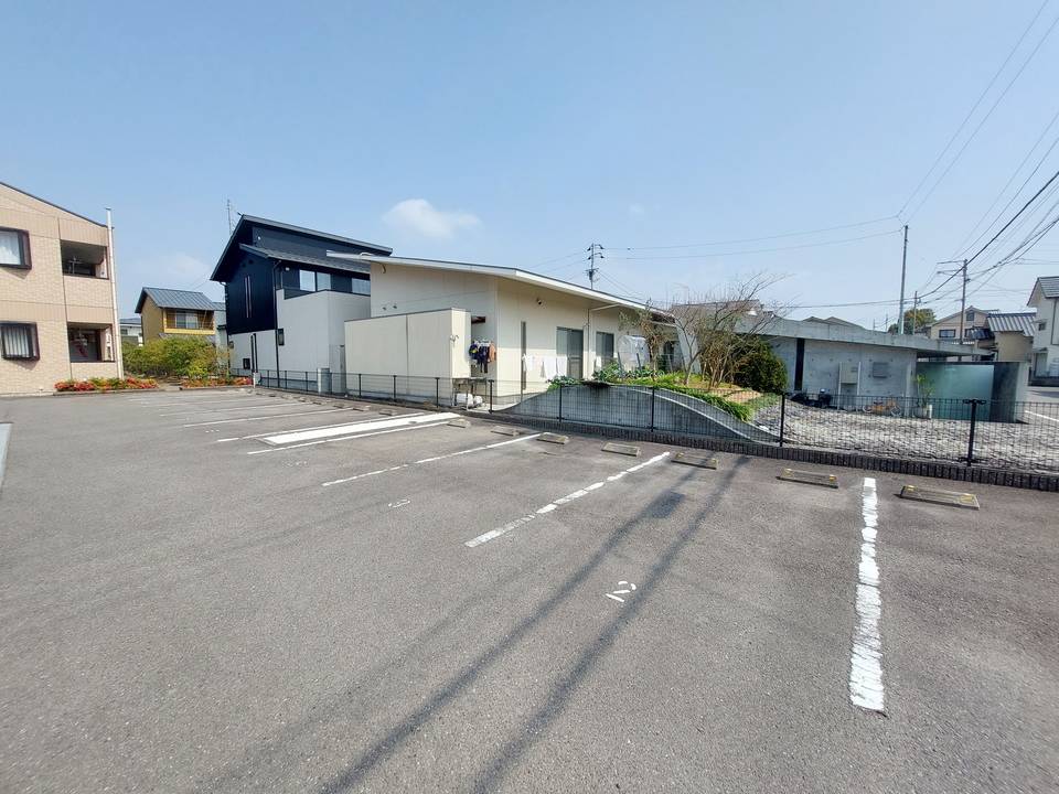 駐車場　駐車場