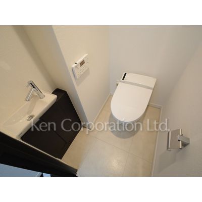 トイレ　同タイプ18階のお部屋を撮影。仕様が異なることがあります。