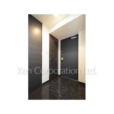 玄関　同タイプ18階のお部屋を撮影。仕様が異なることがあります。