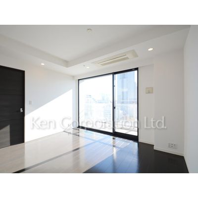 居室・リビング　同タイプ18階のお部屋を撮影。仕様が異なることがあります。