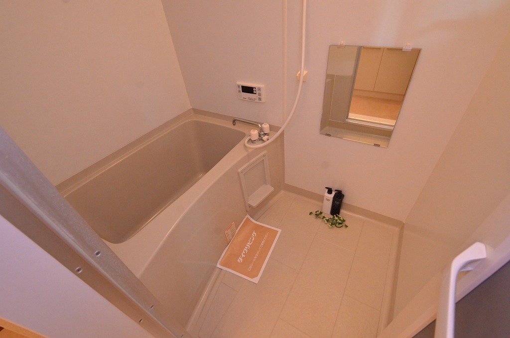 バス・シャワールーム　追い焚き・浴室乾燥機付き♪