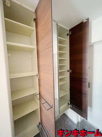 玄関　写真は別のお部屋です。※現況を優先します