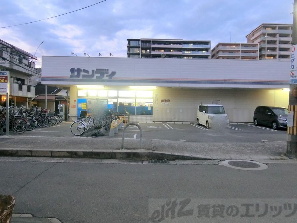 スーパー　サンディ茨木駅前店（スーパー）まで180m
