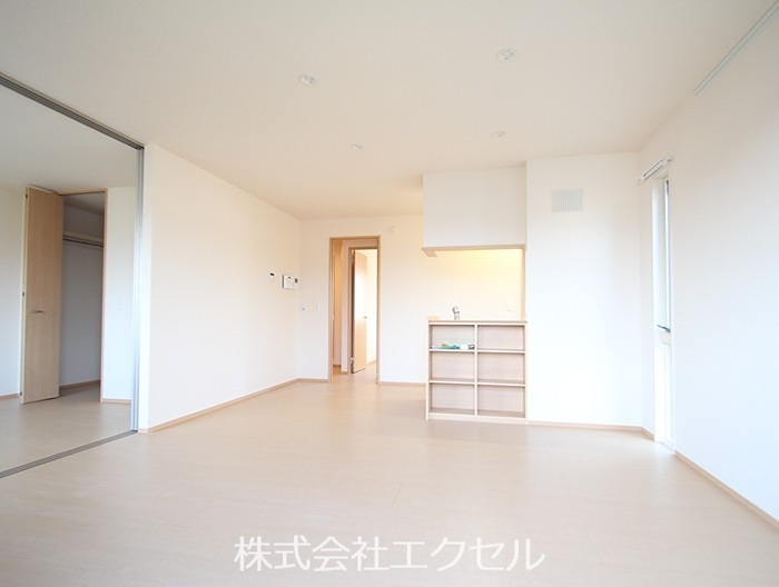 居室・リビング　明るいリビングです。