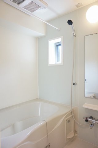 バス・シャワールーム　落ち着いた空間のお風呂です