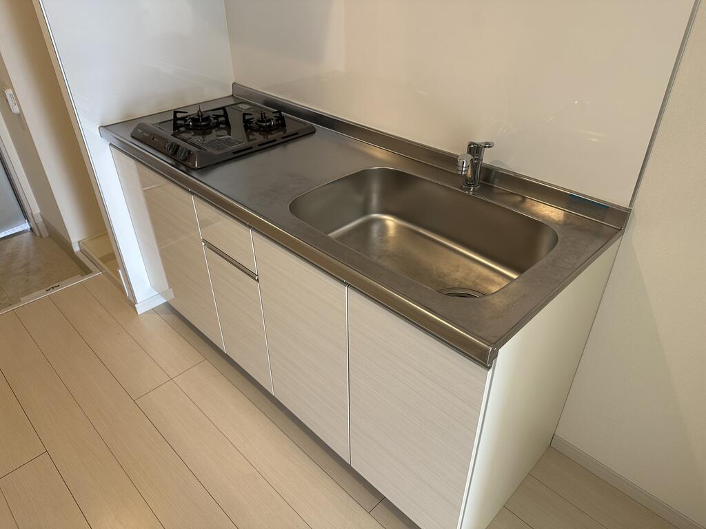 キッチン　※写真は105号室のものです