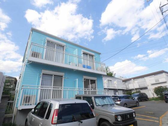 建物外観　敷地内にアパート３棟あり。