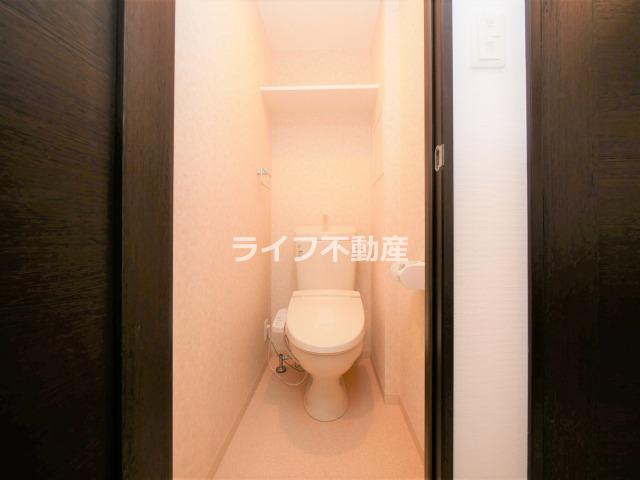 トイレ　落ち着いた色調のトイレです