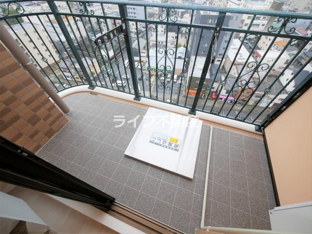 バルコニー　バルコニーからの眺めを楽しみながら食事をしませんか